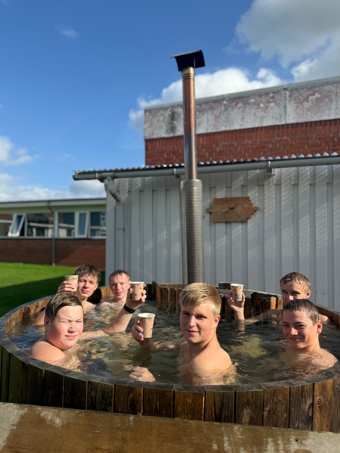 Elever i badetønden